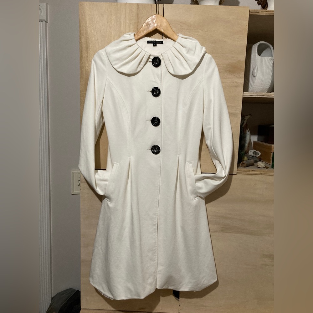 Knockout Cream Temp Paris Jacket with stylish collar